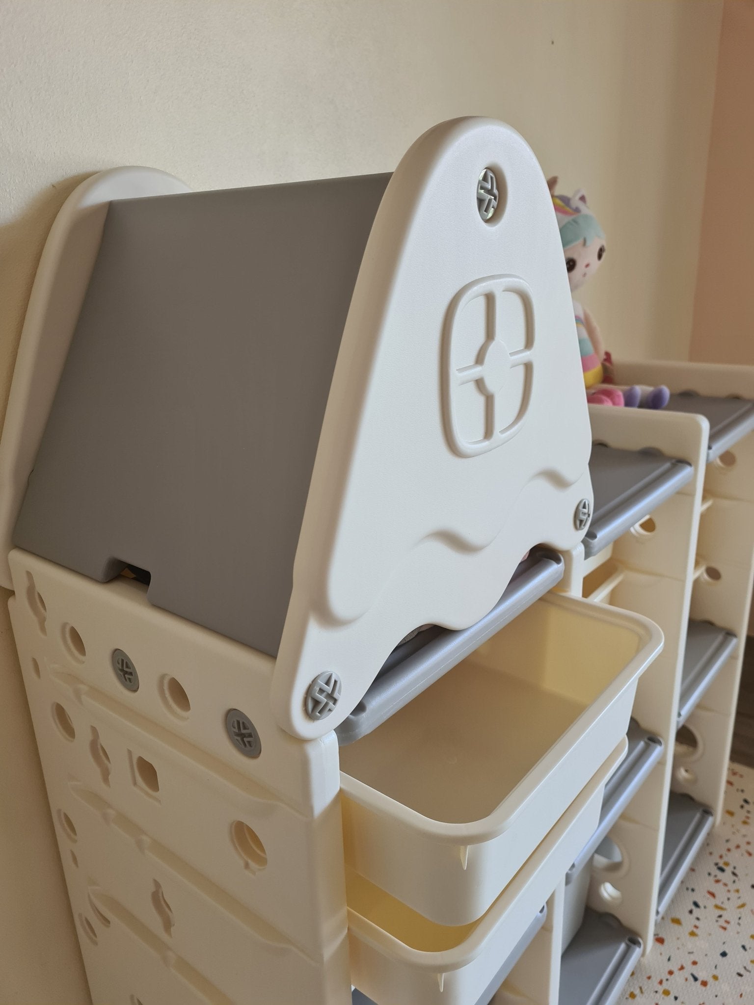 Étagères de rangement en plastique pour enfants : durabilité et praticité au service de leur univers